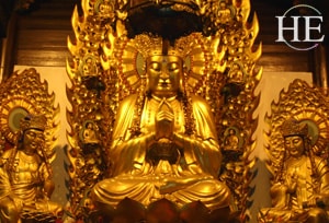 golden statues on the HE Travel gay China cultural tour