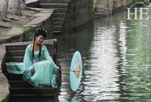 lovely lady in turquoise in Tongli on the HE Travel gay China cultural tour