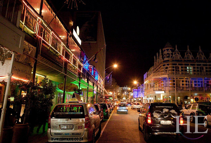 A night time view of the streets of Cape Town on HE Travel's South Africa Heritage and Safari Tour.