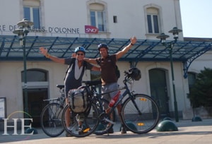 cute biking couple on the HE Travel gay bike tour of coastal France