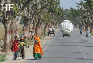 women and carts along the road on the HE Travel gay India cultural tour