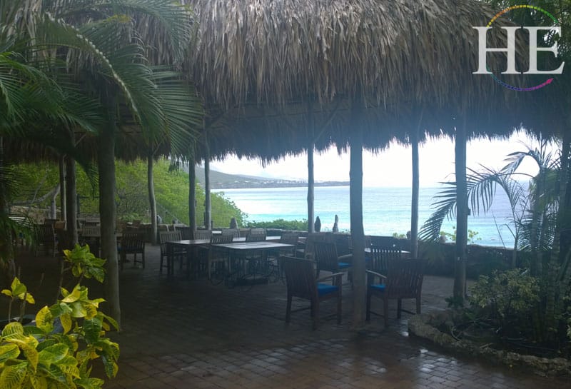 turquoise water and shady tiki hut on the Curacao gay dive week