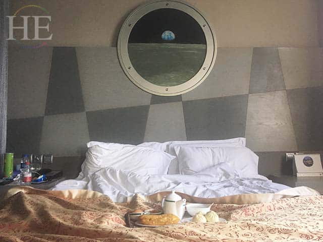 640x480-blog-julianne-china-adventure-part-1-spaceship-hotel-bed